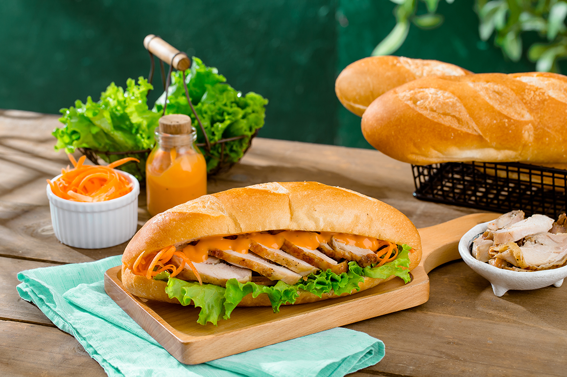 Bánh mì thịt không phải là bữa ăn giảm cân phù hợp vì lượng chất béo và tinh bột khá cao Bánh mì thịt không phải là bữa ăn giảm cân phù hợp vì lượng chất béo và tinh bột khá cao